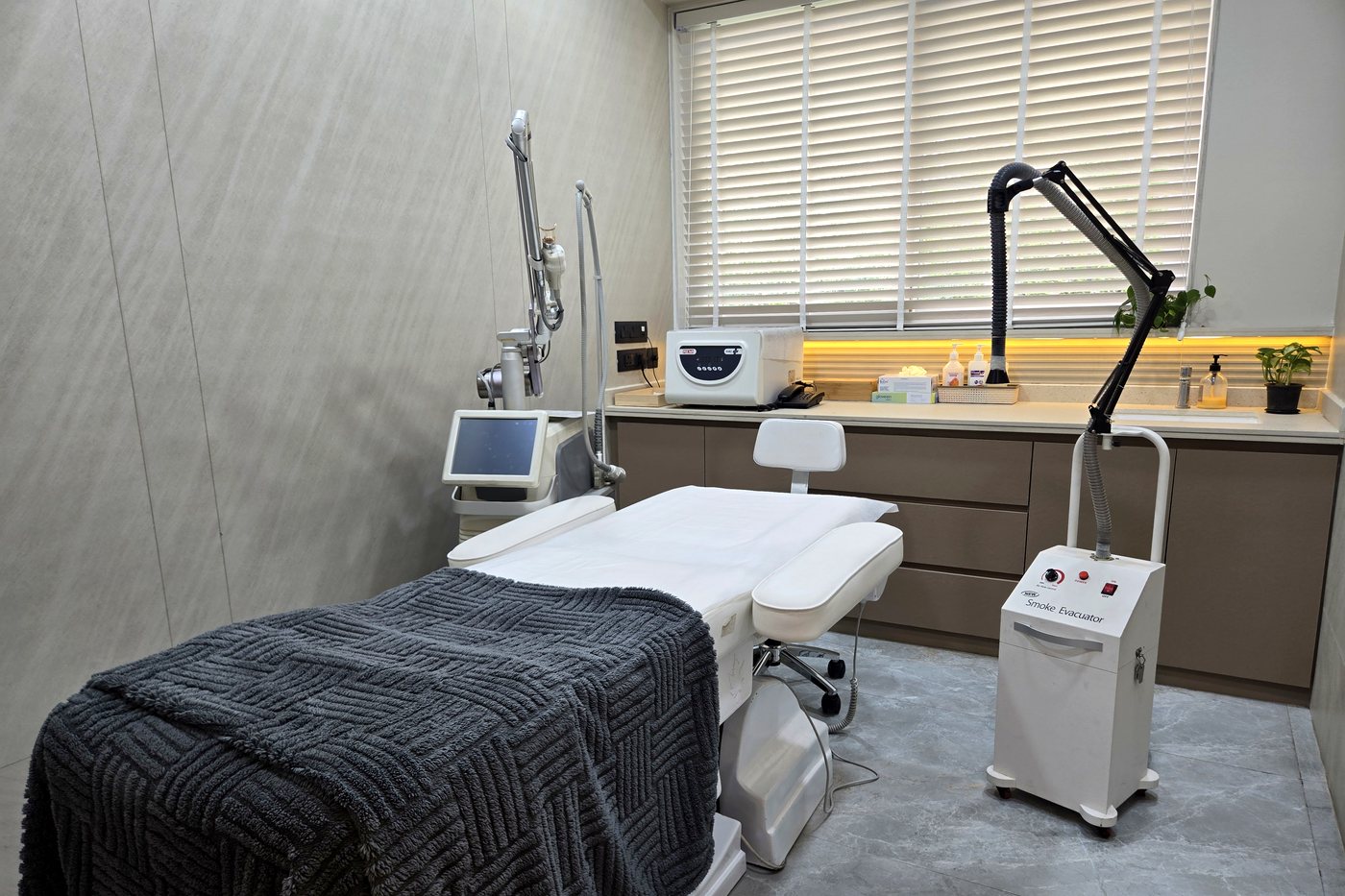 MNRF machine with articulated delivery arm, Eternis Clinic acne scar treatment room, Pune